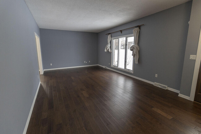 Foto del edificio - 4500 W Bridgewood Dr