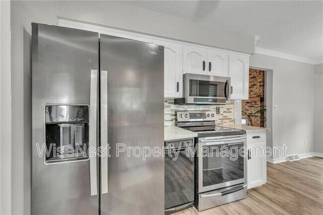 Foto del edificio - 305 NW Shamrock Ave