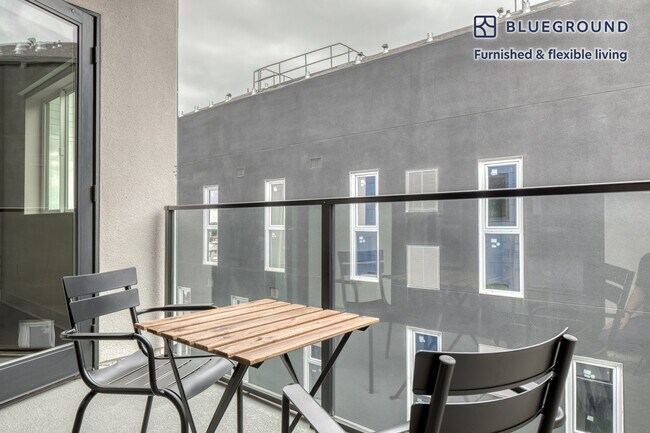 Building Photo - 3644 Overland Ave
