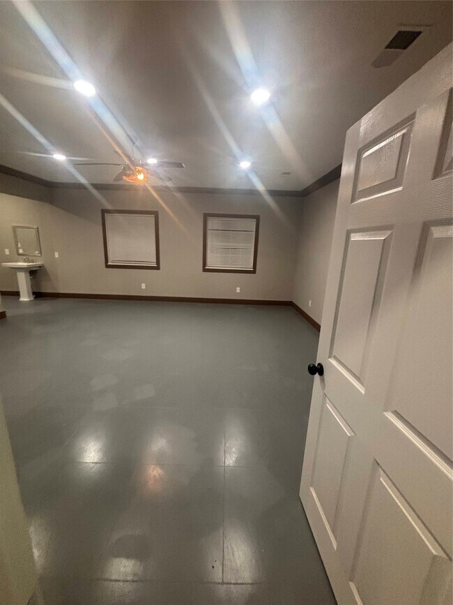 Foto del edificio - 9480 Plum Grove Rd