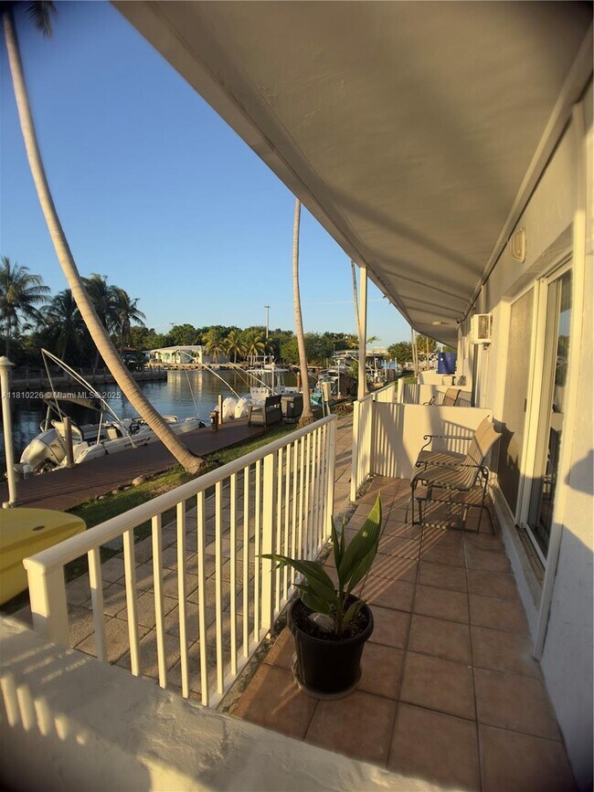 Foto del edificio - 2225 NE 123rd St