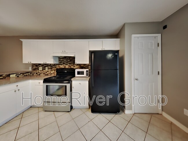 Building Photo - 352 Apple Dr