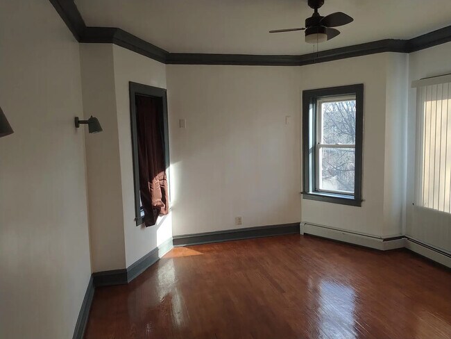 Building Photo - 6223 S Vernon Ave