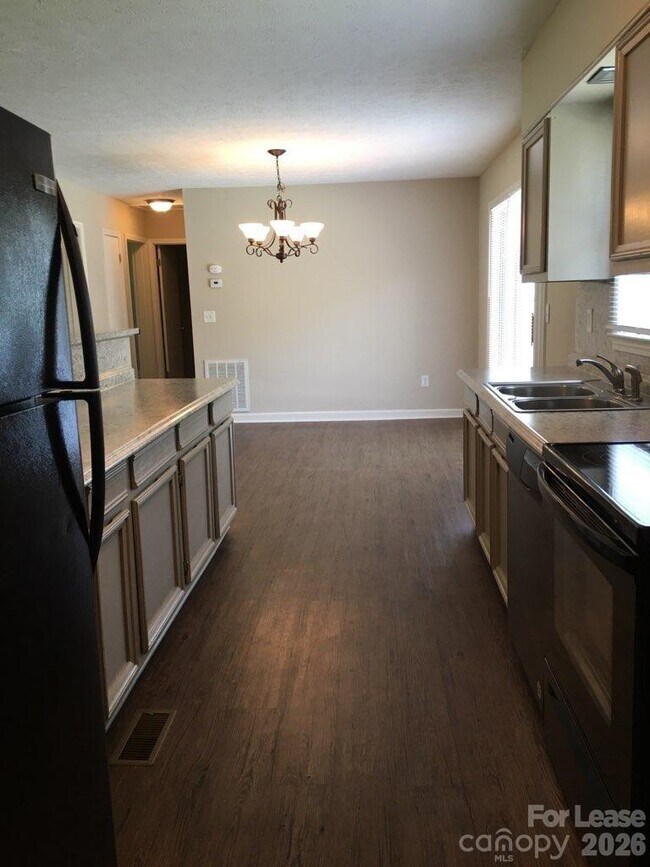 Foto del edificio - 311 Hillcrest Dr
