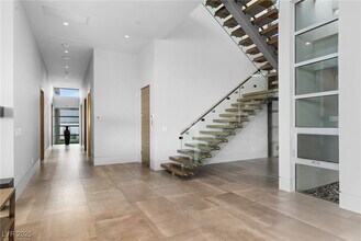 Building Photo - 5 Rockstream Dr