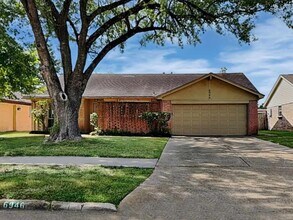 Building Photo - 6946 Maple Fox Dr