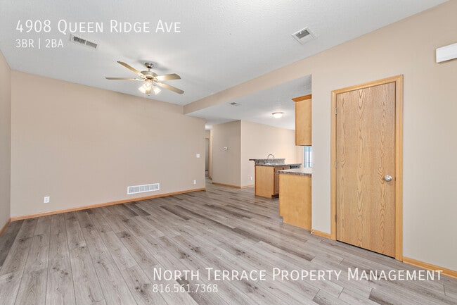 Building Photo - Spacious 3 Bed, 2 Bath Townhome