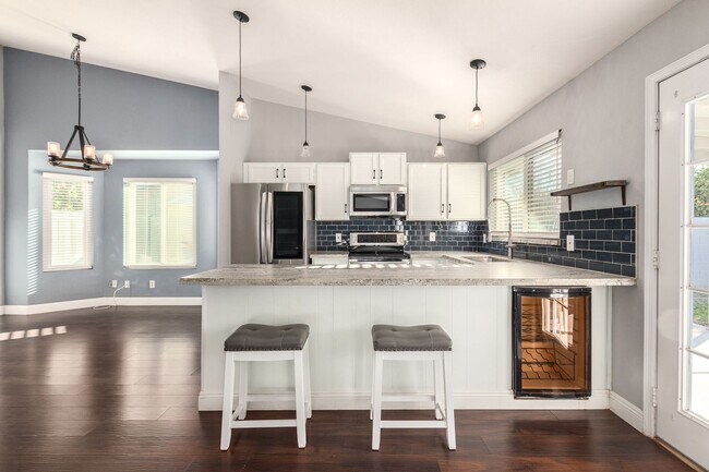 Foto del edificio - Fantastic Chandler Home Without Carpet!