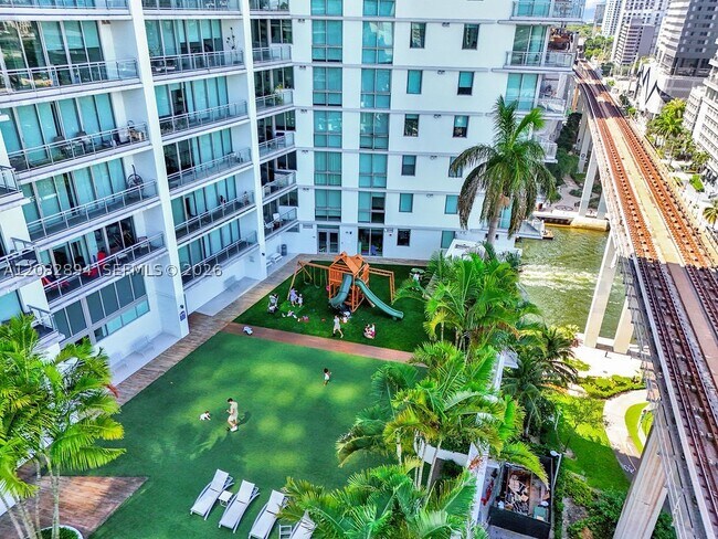Foto del edificio - 92 SW 3rd St