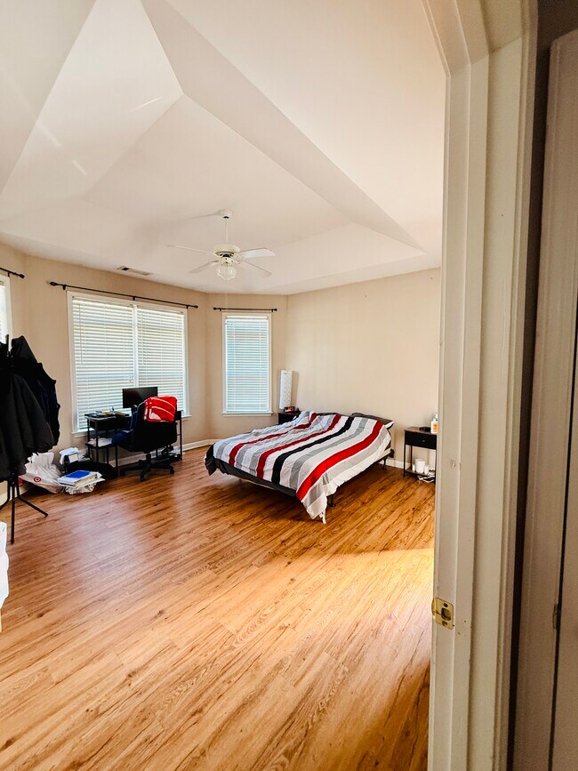 Building Photo - 520 Anglewood Trce