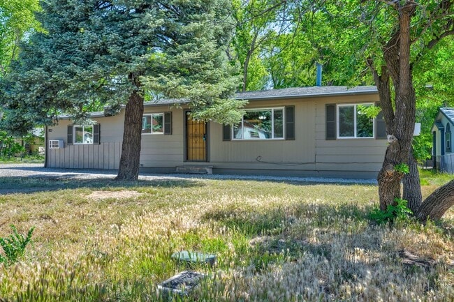 Building Photo - Huge Backyard Close to Downtown Prescott!