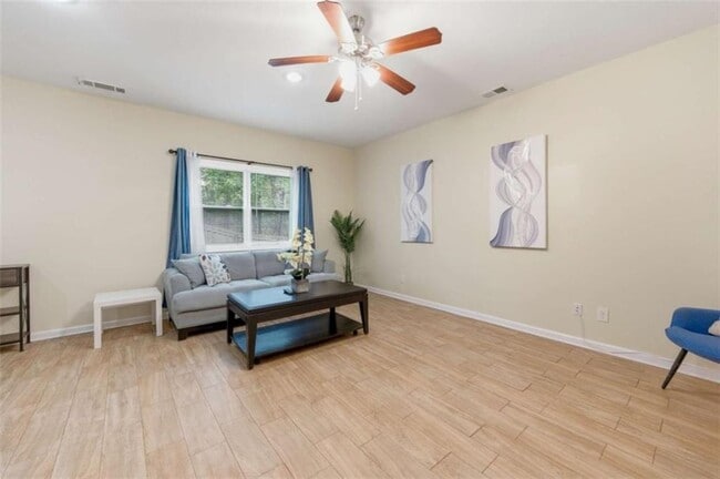 Building Photo - 5732 Vinings Pl Dr SE