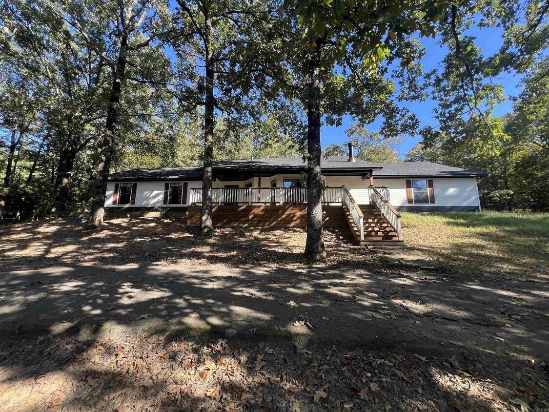 Primary Photo - 31 Linda Ln