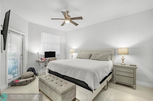 Foto del edificio - 3115 NE 184th St