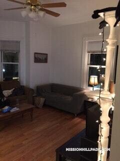 Foto del edificio - 140 St Alphonsus St