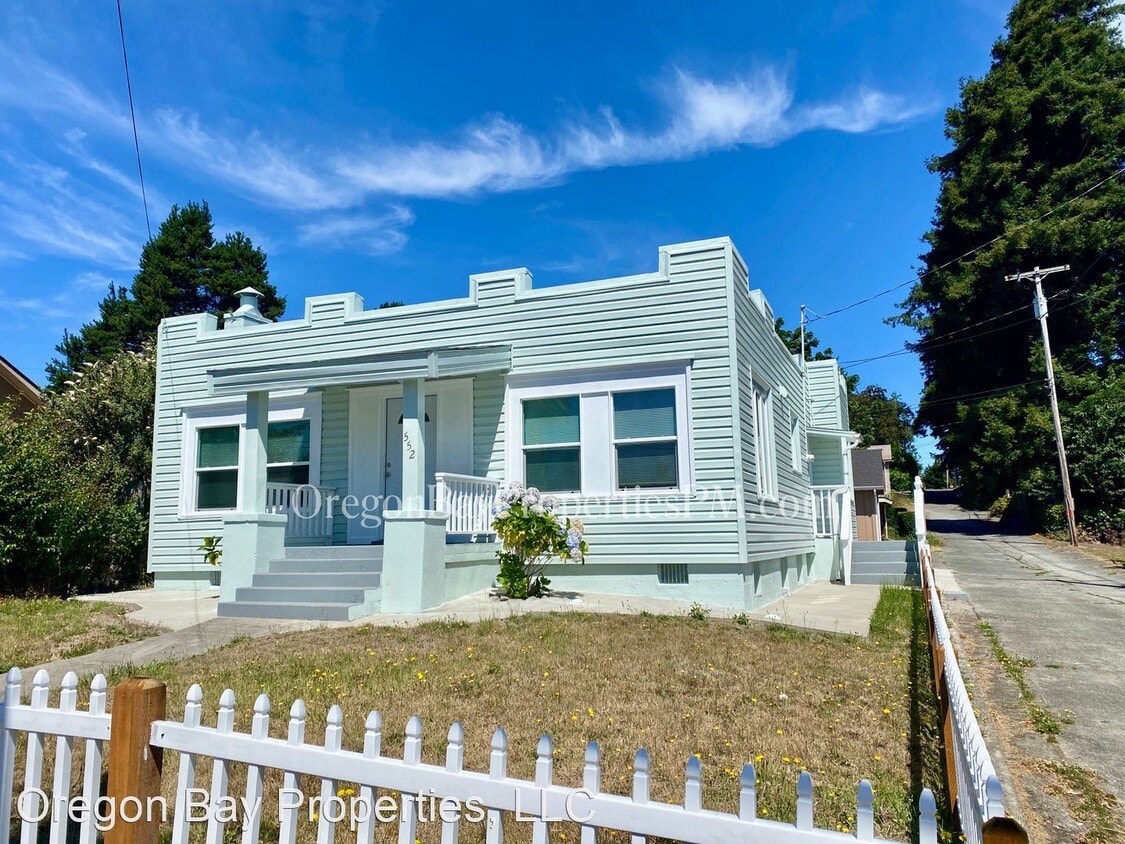 Primary Photo - 2 br, 1 bath House - 552 Johnson Ave