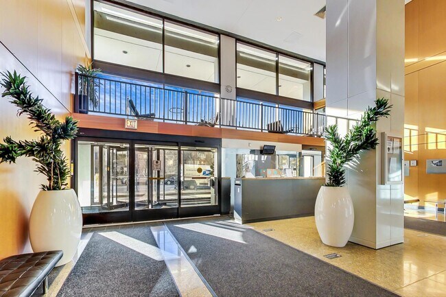 Foto del edificio - 4343 N Clarendon Ave