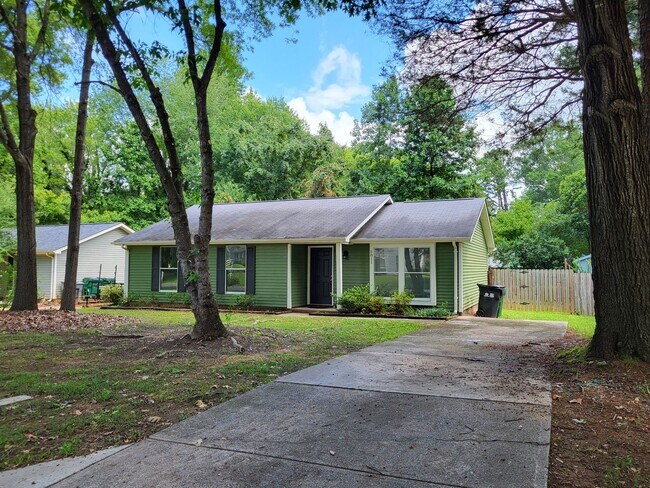 Foto del edificio - 3 bedroom home in Charlotte