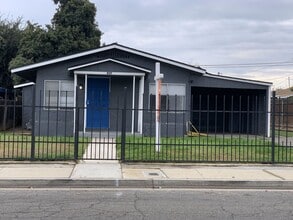 Building Photo - 837 E Evening Glow Ave