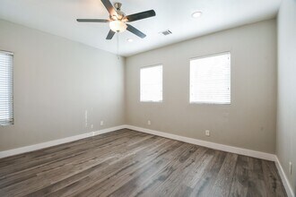 Building Photo - 3249 Dixie Dr