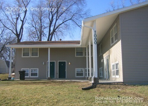 Primary Photo - Townhouse Available Today Across from Zoo
