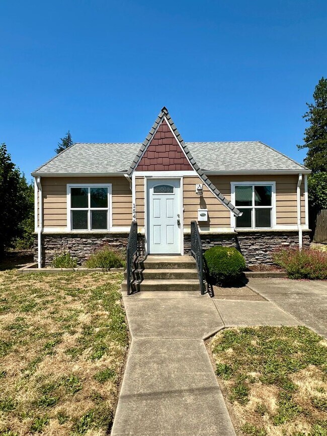 Building Photo - 1541 SE Salem Ave