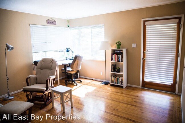 Foto del edificio - 1704 Pleasant Valley Ave