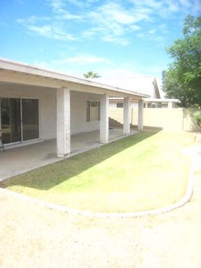 Building Photo - 160 W Shamrock St