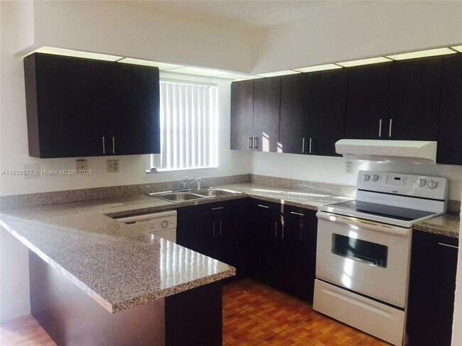 Foto del edificio - 8205 SW 23rd Ct