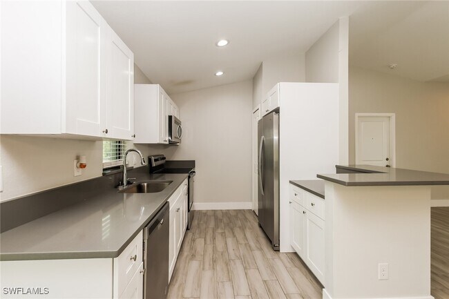 Foto del edificio - 524 Lone Star Ln