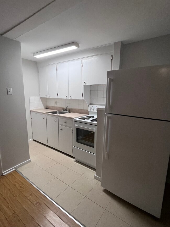 Building Photo - ONE BEDROOM APARTMENT IN THE HEART OF DARTMOUTH