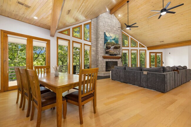 Building Photo - 10 Spring Valley Dr