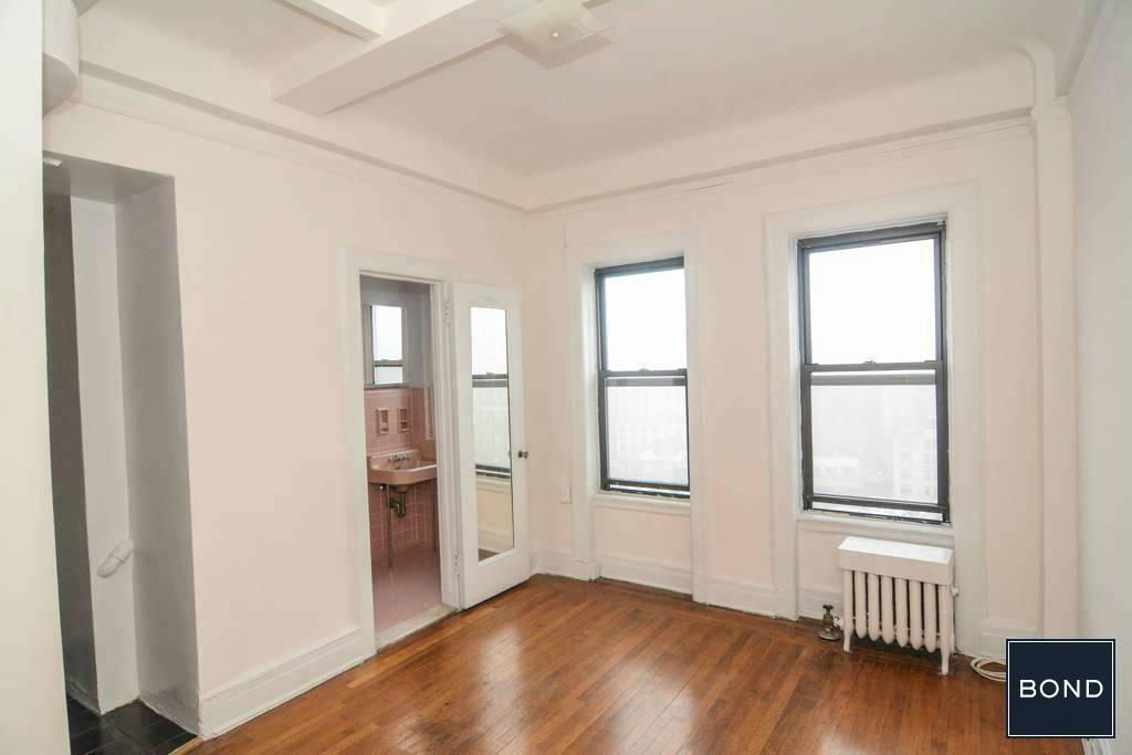 Primary Photo - 19 W 69th St