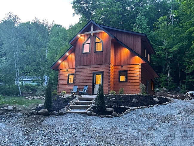 Building Photo - 466 Albion Lake Dr