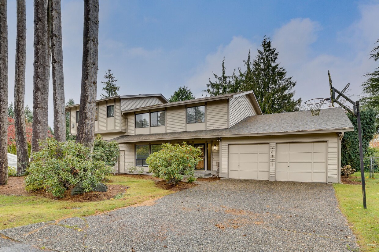 Primary Photo - Beautifully Remodeled 4-Bedroom Home in Ke...