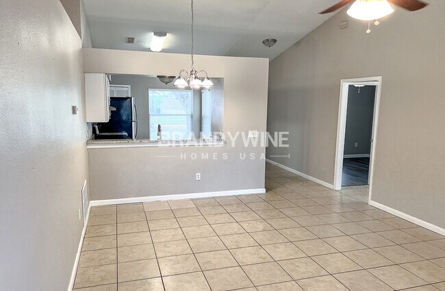 Foto del edificio - ONE MONTH FREE RENT!!