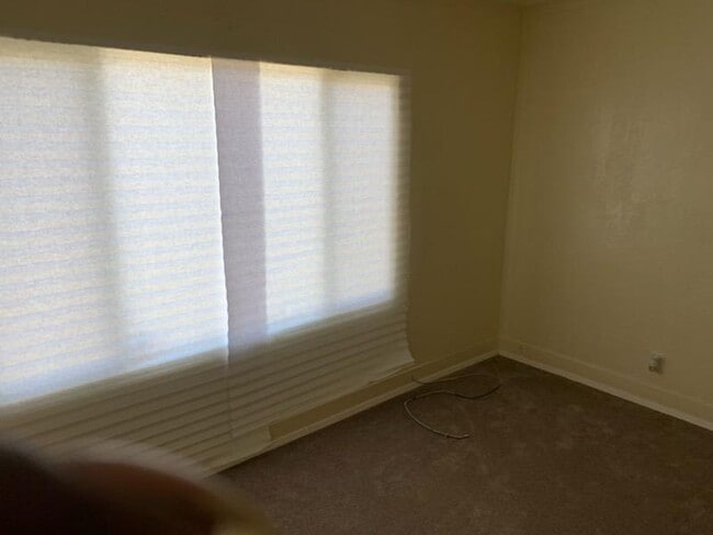 Photo - Cozy 3 Bedroom Home with Spacious Yard in ...