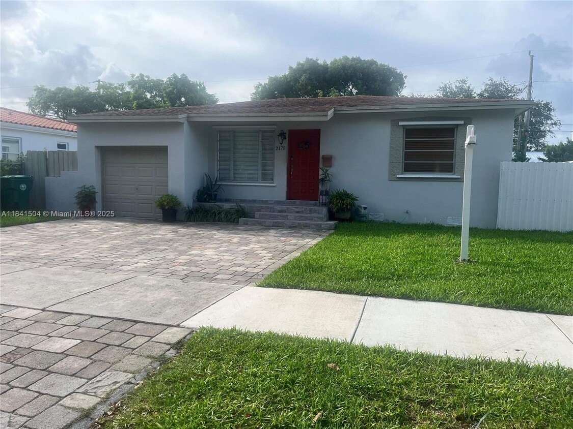 Primary Photo - 2175 SW 26th St