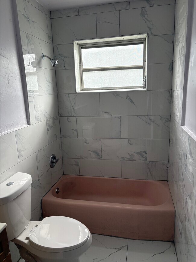 Foto del edificio - 532 NE 138th St