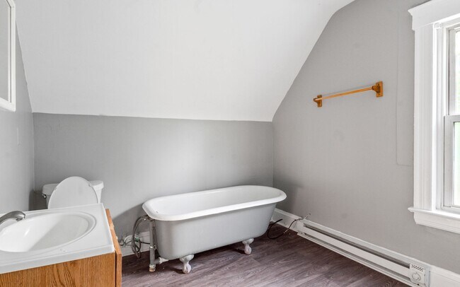 Foto del edificio - 1261 E 99th St