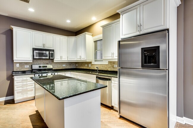 Building Photo - 2938 N Damen Ave