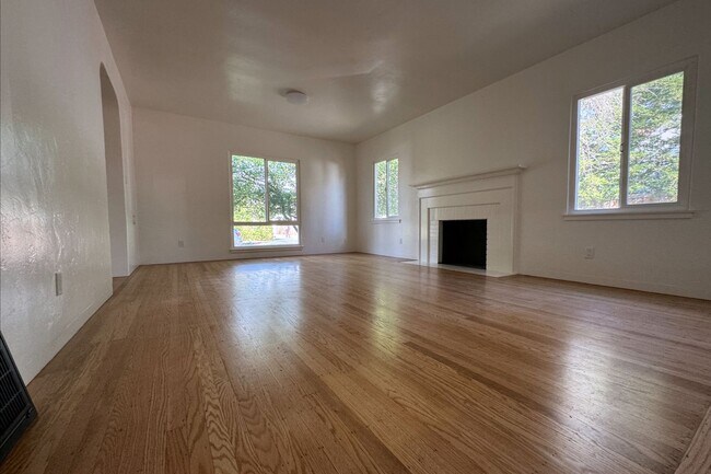 Building Photo - Prime Downtown Davis Location - Recently R...