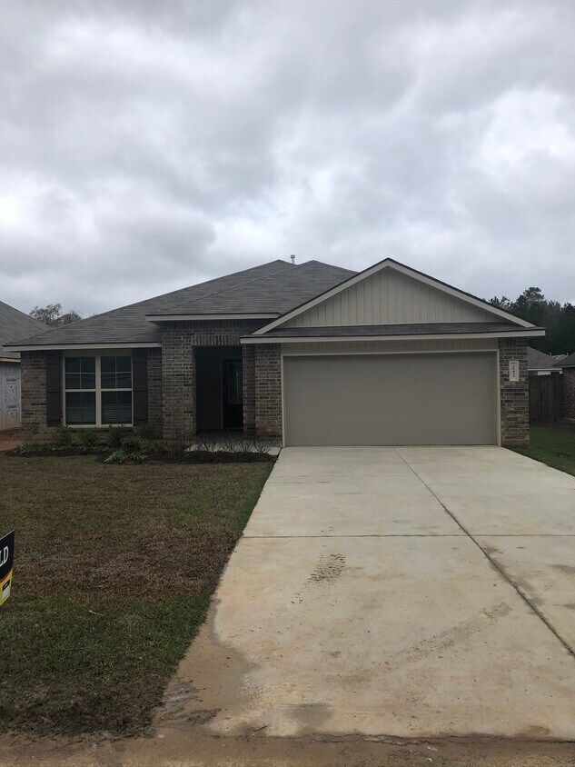 28433 Evangeline Ln, Albany, LA 70711 House Rental in Albany, LA