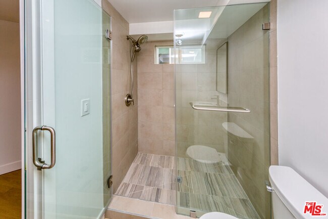 Foto del edificio - 2141 Kerwood Ave
