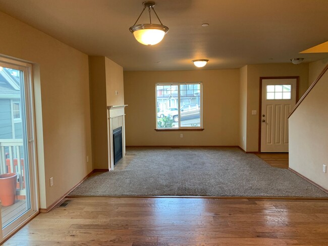 Building Photo - 3 Bedroom 2.5 Bathroom Home in Cordata Nei...