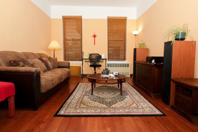 Foto del edificio - 415 E 82nd St