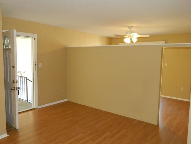 Foto del edificio - 1 Bed / 1 Bath Condo with Balcony – Seminole County – Water Included!