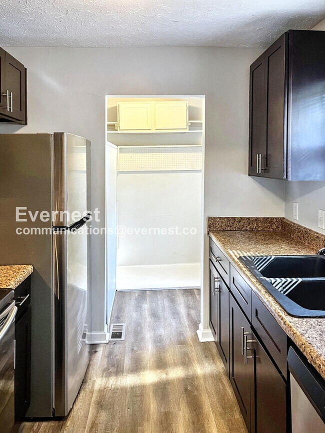 Foto del edificio - 3 Bed, 2 Bath Home with Deck / Pet-Friendl...