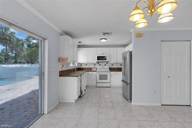 Foto del edificio - 3 br, 2 bath House - 200 NW 17th Ave