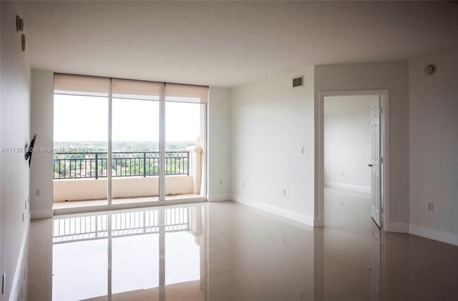 Foto del edificio - 3232 Coral Way